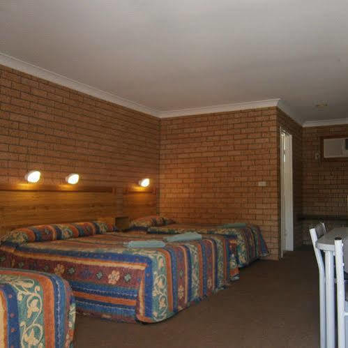 Aaron Inn Motel Narrabri Ngoại thất bức ảnh